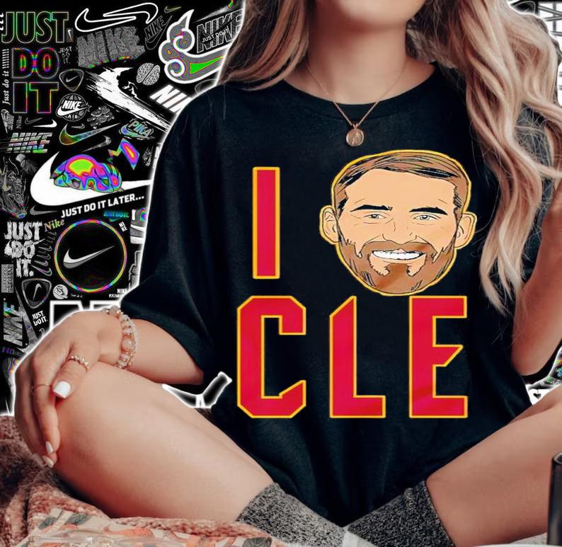 I love Cle T-shirt t-shirt woman shirt